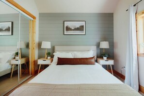 3 bedrooms, desk, iron/ironing board, travel cot - Forest Escape by Stay in Nest - SPA/Mt Rainier NP (Packwood)