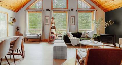 Mt Rainier Cabin · Hot Tub + Sauna · Sleeps 8 · EV