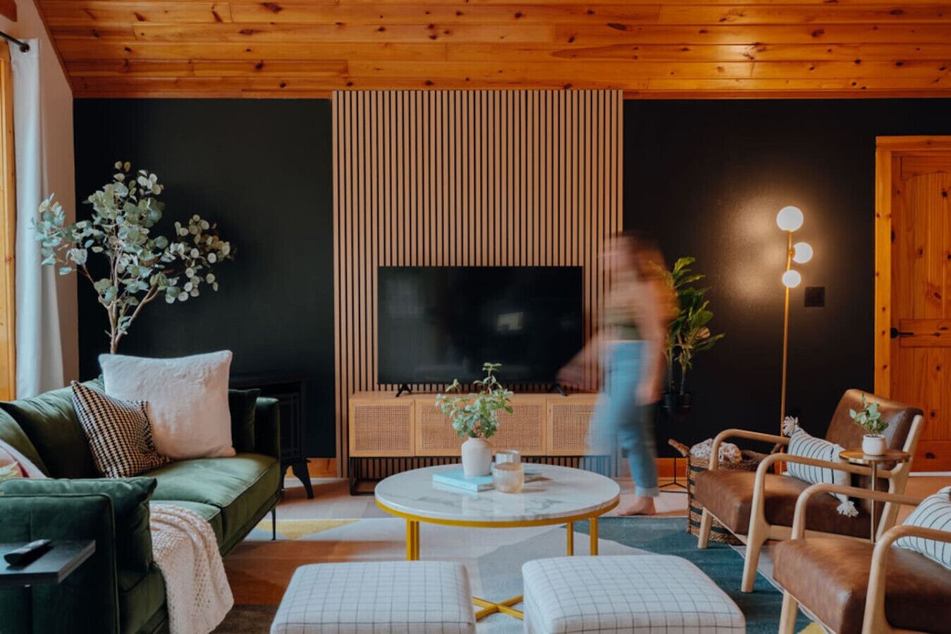 Smart TV, fireplace