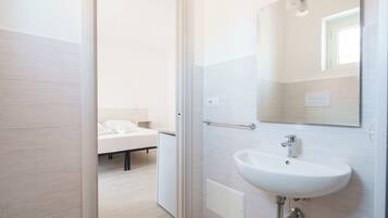 Doccia, asciugacapelli, bidet, asciugamani