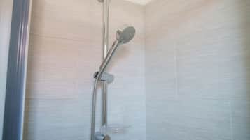 Dusche, Haartrockner, Bidet, Handtücher