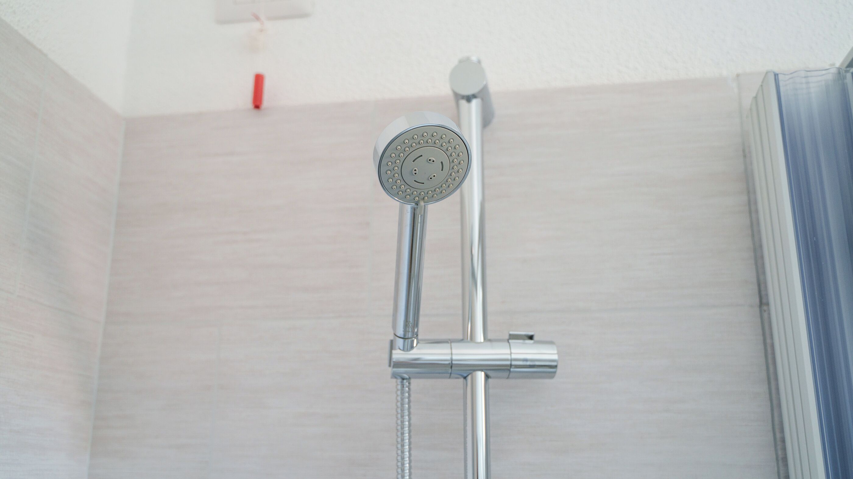 Dusche, Haartrockner, Bidet, Handtücher