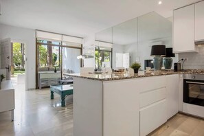 Fridge, microwave, oven, stovetop - La Alcazaba lagoon by Costarentals - Ref M48 (Puerto  Banus)