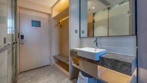 A modern bathroom with a marble floor, a sink, a mirror, and a shower area. - GreenTree Eastern Hotel(Shenzhen Jingtian Metro Station Store) (Shenzhen)