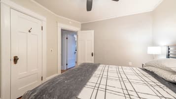 2 habitaciones, escritorio, tabla de planchar con plancha y wifi gratis