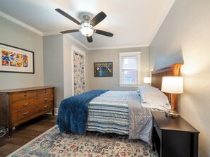 2 bedrooms, desk, iron/ironing board, free WiFi