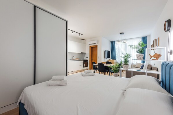 1 bedroom, individually decorated, individually furnished - Coastal Pines Studio (Golem)