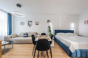 Living area - Coastal Pines Studio (Golem)