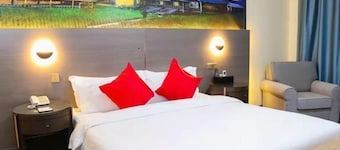 Hongting International Hotel (Zhangye West Station Bell and Drum Tower Branch)