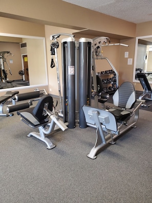 Fitness facility - Mountain Resort Studio - 365 day pool, 4 Tubs, Free Parking and Wifi. Sleeps 1-4 (Granby, CO)