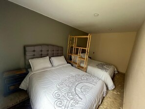 2 slaapkamers, een strijkplank/strijkijzer, wifi, beddengoed