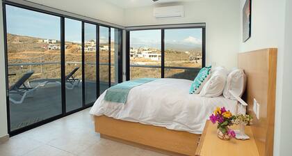 Mesmerizing Views of Ocean and Mountains 2 minute walk to the beach!