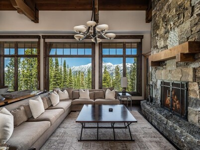 7 Renegade Rd (7-Bedroom Home) with Mountain view by Moonlight Basin Lodging