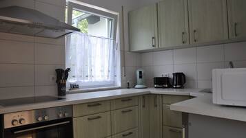 KylskÄp, mikrovÄgsugn, ugn och spishÀll