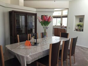 Dining - Giant Sequoia Mountains Retreat Home
 (California Hot Springs)