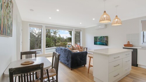 Enjoy picture frame views of Lake Sambell from the living room window!