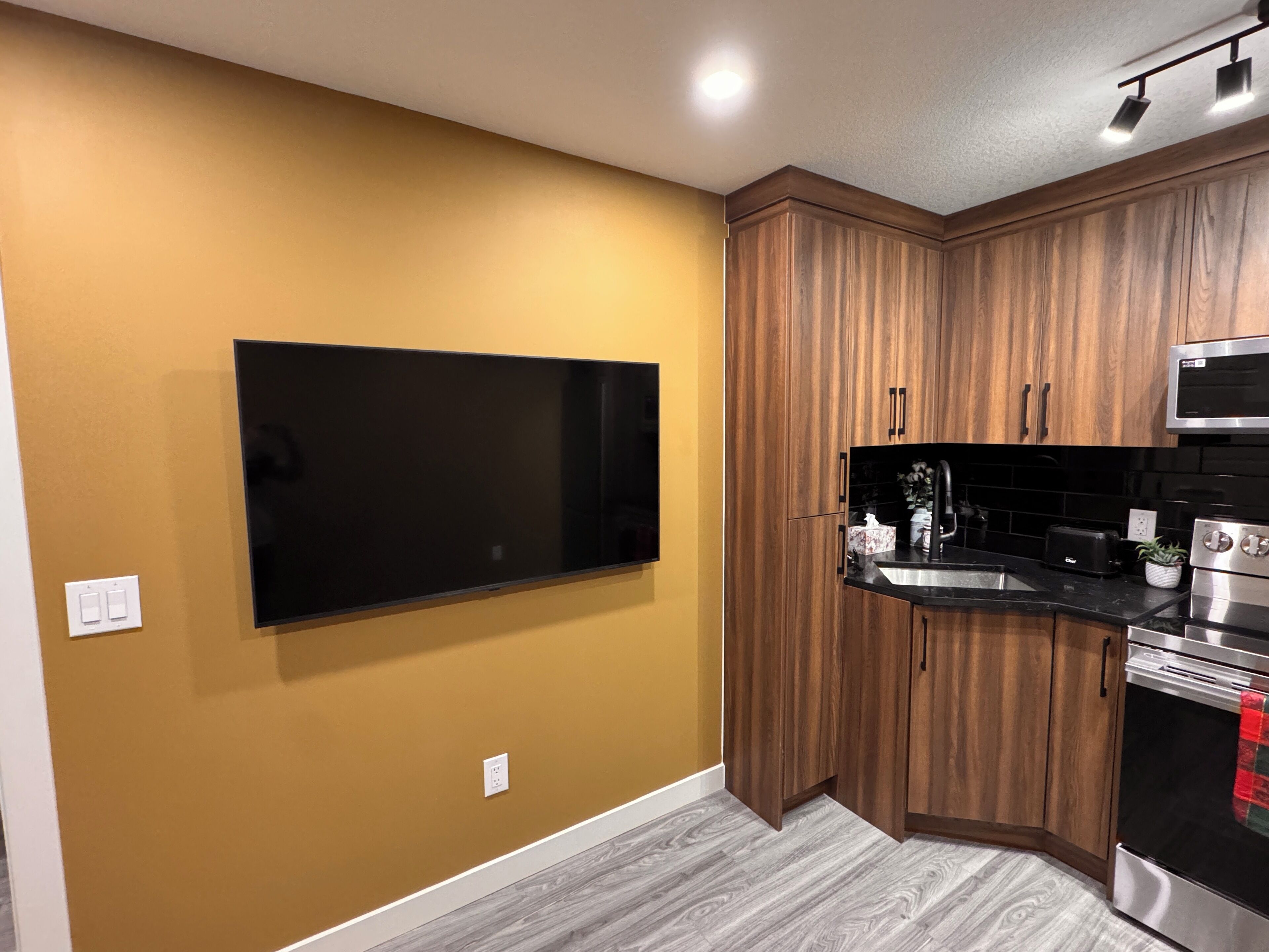 冷蔵庫、電子レンジ、食器洗い機、コーヒー / ティーメーカー