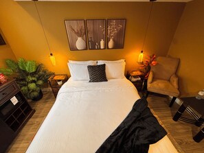 2 bedrooms, desk, iron/ironing board, free WiFi - Z FamilyHome Suites & Apartments - A perfect family retreat! (Calgary)