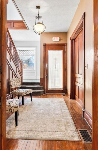 New! Luxury Apartment! Centrally Located!
