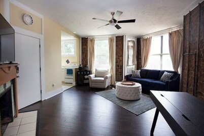 New Listing! Updated lovely one bedroom apartment!
