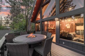 Outdoor dining - One of a Kind 3 Bedroom 2 Bath A-Frame with Amazing Mountain & Golf Course Views (Big Bear Lake)