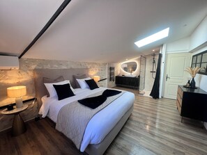 1 bedroom, iron/ironing board, travel cot, free WiFi