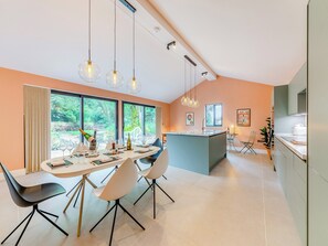 Dishwasher, cookware/dishes/utensils