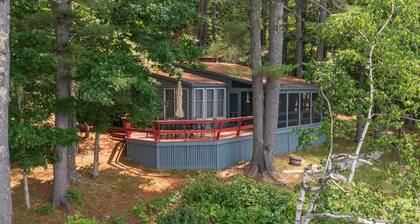 Waterfront Cabin on Thompson Lake - Enveloped by Serene Pines