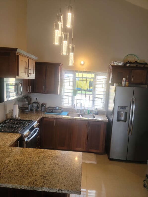 Private kitchen - Kick back and relax in this calm, stylish space, Stuated in Falmouth, Jamaica. (Falmouth)