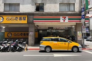 Parking - Sunny in Taipei Apartment (Taipei)