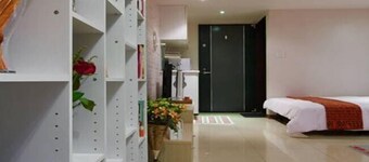 Sunny in Taipei Apartment