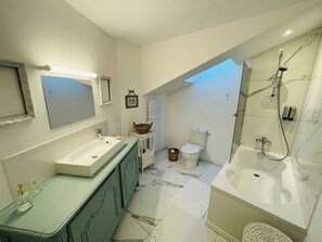 Eco-friendly toiletries, hair dryer, towels