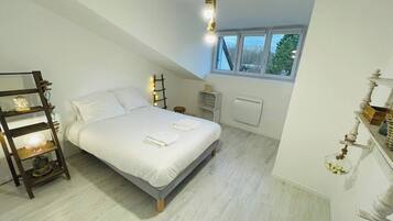 3 slaapkamers, een strijkplank/strijkijzer, wifi, beddengoed