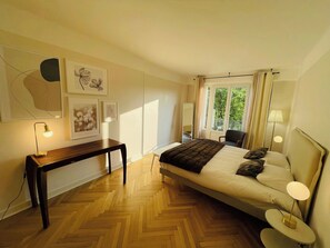 2 Schlafzimmer, Schreibtisch, Bügeleisen/Bügelbrett, WLAN