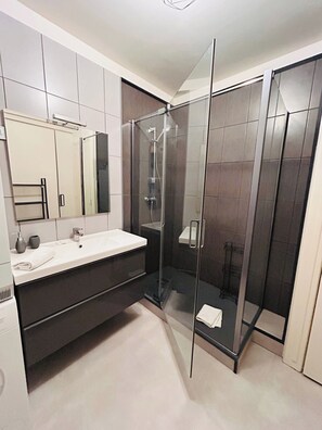 Hair dryer, towels
