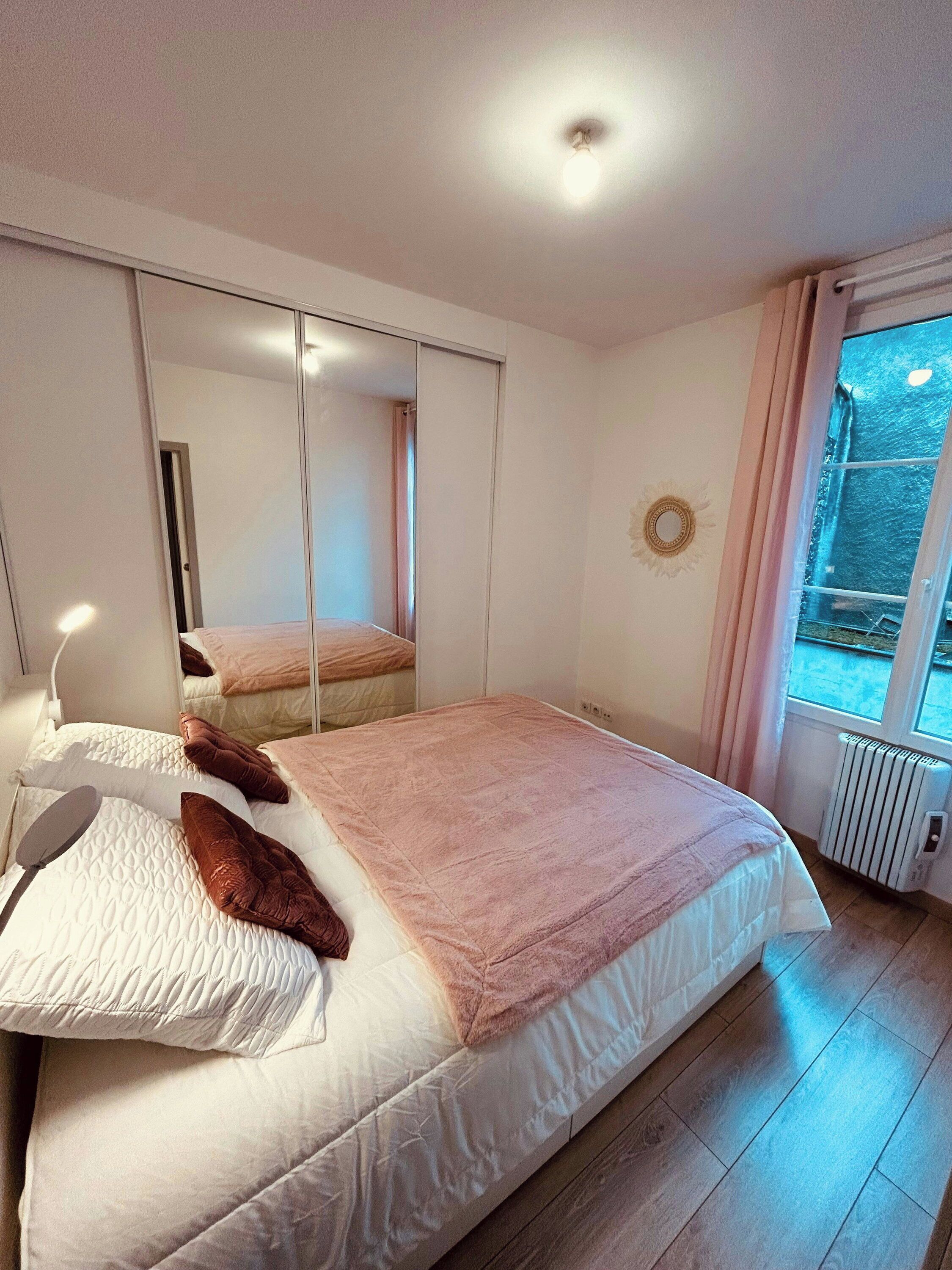 1 bedroom, desk, iron/ironing board, internet