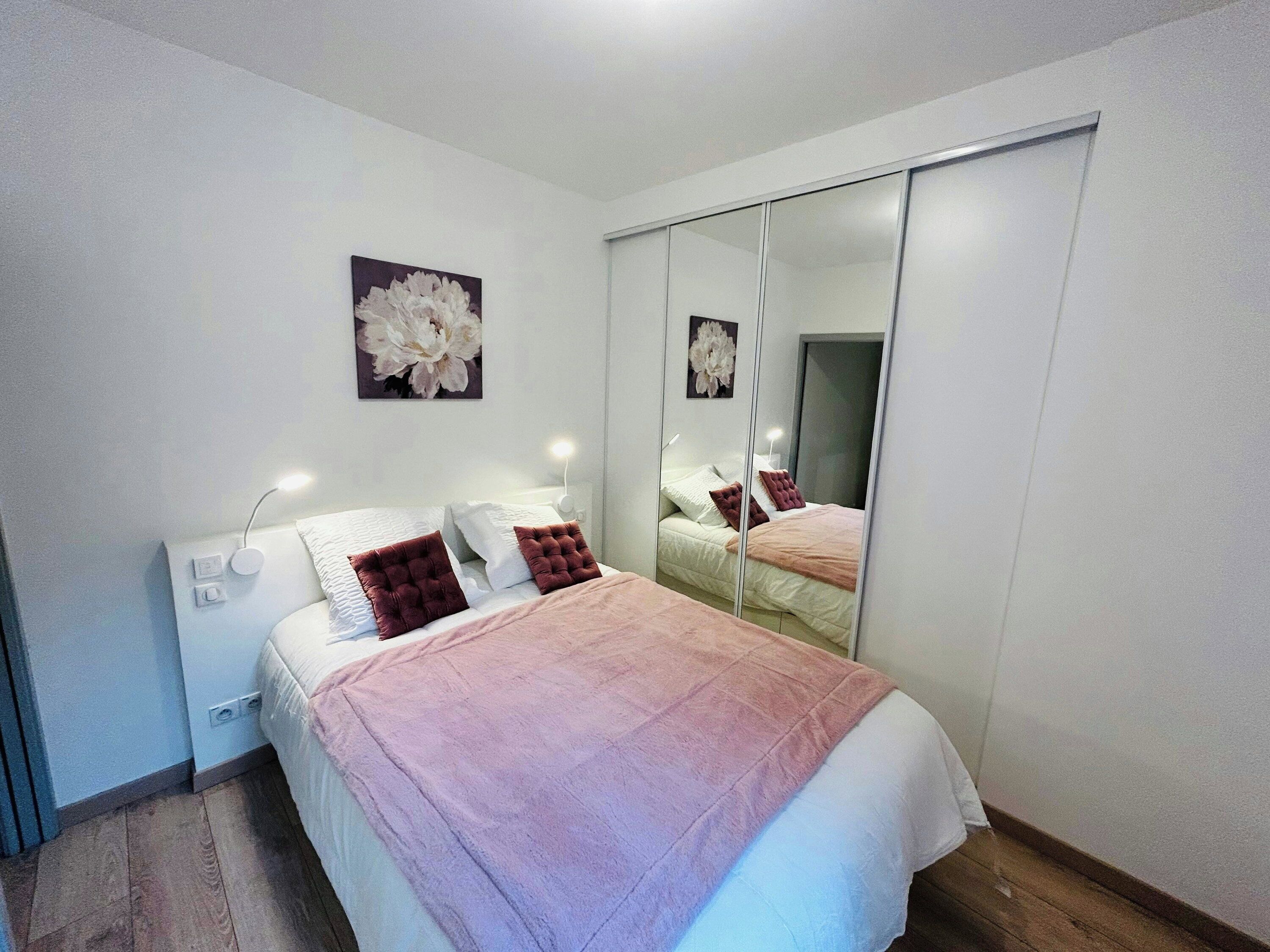 1 bedroom, desk, iron/ironing board, Internet