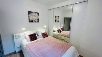 1 bedroom, desk, iron/ironing board, Internet