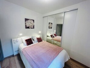 1 bedroom, desk, iron/ironing board, internet - L’etape des sacres | hyper-centre | Splendide (Reims)