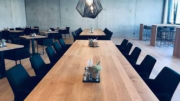 Tägliches inbegriffenes Frühstück zur Selbstbedienung