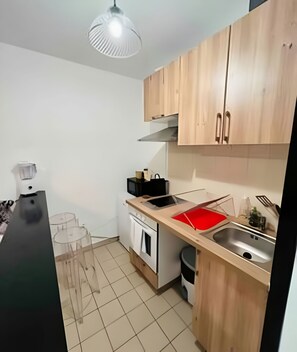 KylskÄp, mikrovÄgsugn, ugn och kaffe- och tebryggare