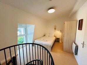 1 Schlafzimmer, Schreibtisch, WLAN, Bettwäsche