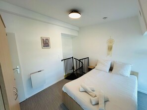 1 bedroom, desk, WiFi, bed sheets