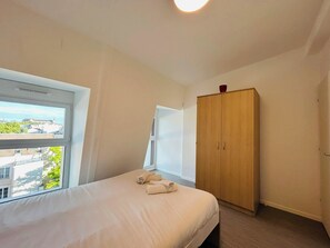 1 Schlafzimmer, Schreibtisch, WLAN, Bettwäsche