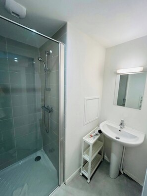 Hair dryer, towels