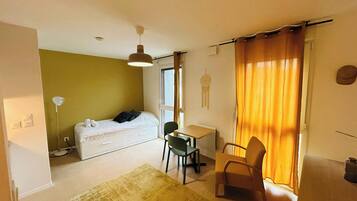 Desk, WiFi, bed sheets