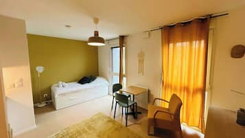 Työpöytä, Wi-Fi, vuodevaatteet