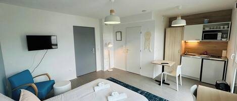 Desk, WiFi, bed sheets, wheelchair access