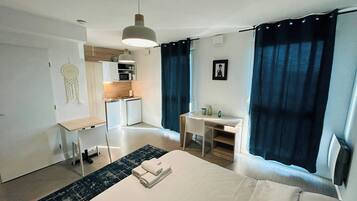 Een bureau, wifi, beddengoed, rolstoeltoegankelijk