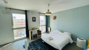 Bureau, Wi-Fi, draps fournis, accès pour personnes à mobilité réduite